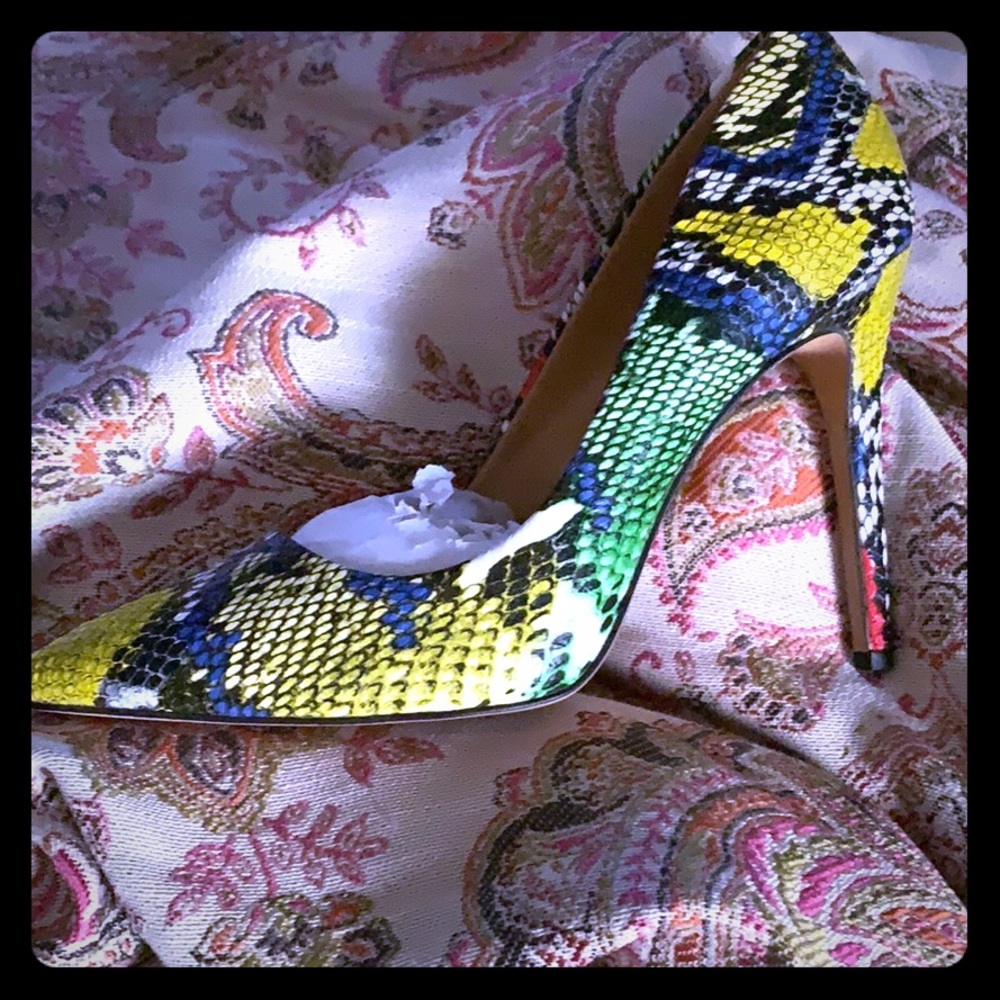 Jessica Simpson pumps